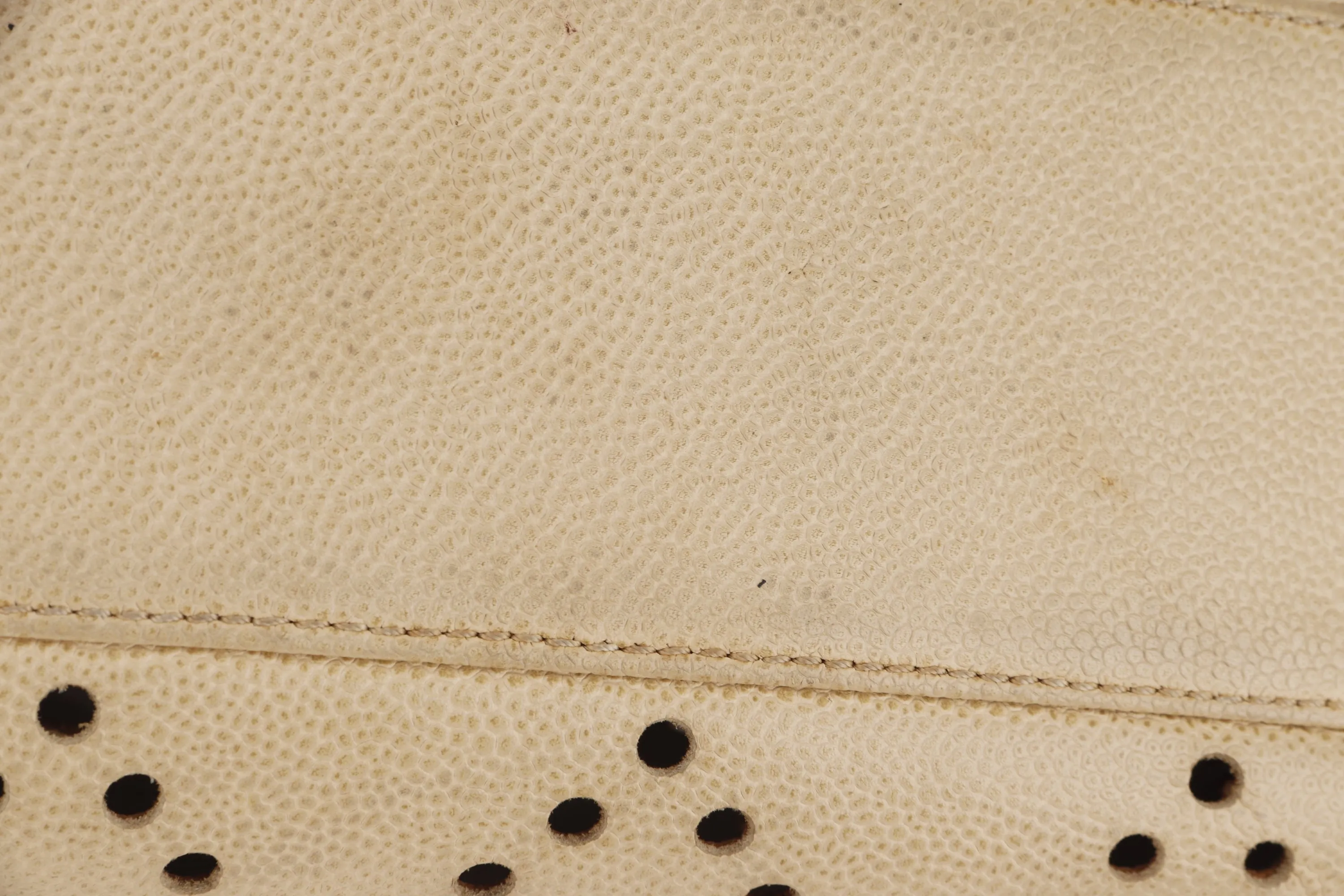 CHANEL TOTE BAG (875xxxx) BEIGE CAVIAR LEATHER, BROWN RESIN, GOLD HARDWARE, NO CARD & DUST COVER