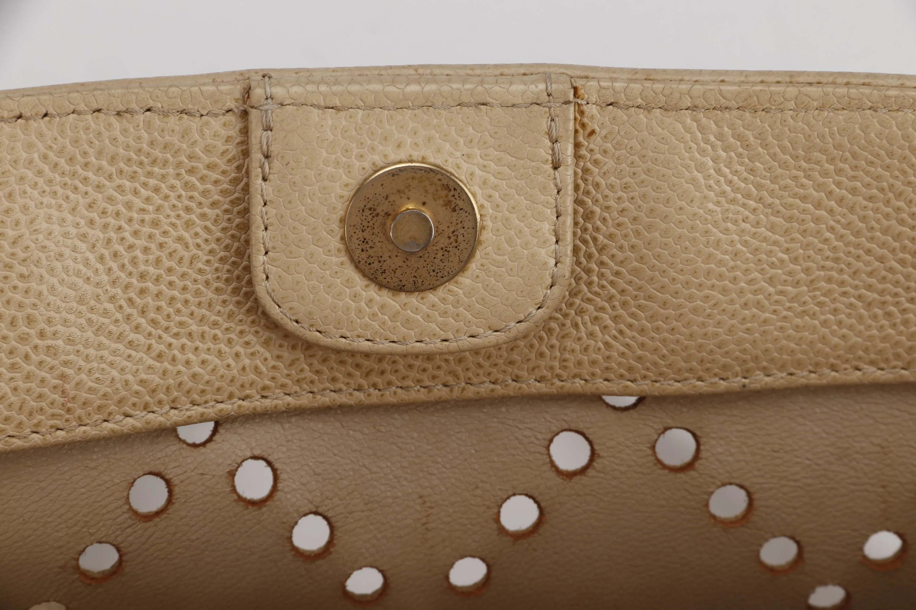 CHANEL TOTE BAG (875xxxx) BEIGE CAVIAR LEATHER, BROWN RESIN, GOLD HARDWARE, NO CARD & DUST COVER