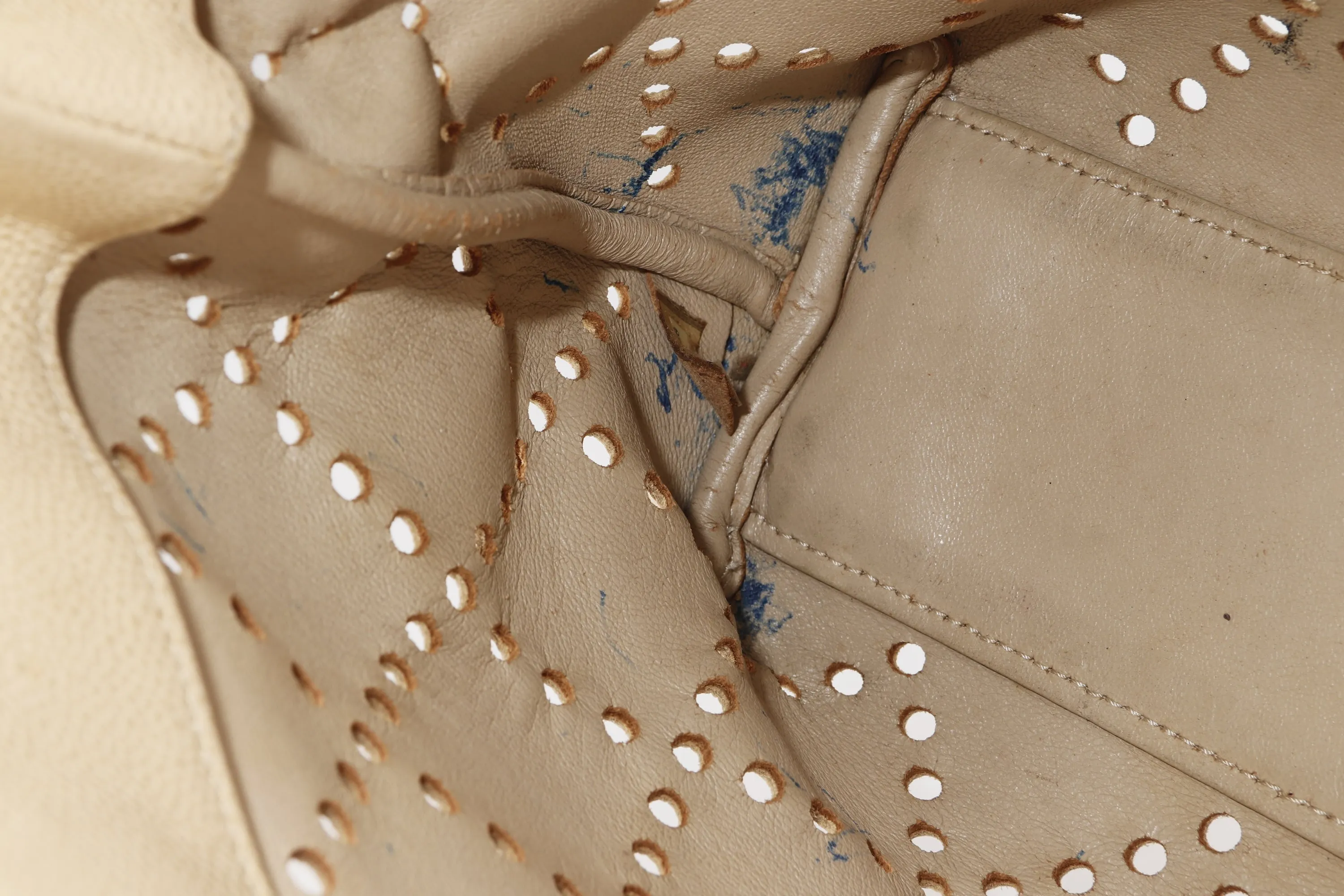 CHANEL TOTE BAG (875xxxx) BEIGE CAVIAR LEATHER, BROWN RESIN, GOLD HARDWARE, NO CARD & DUST COVER
