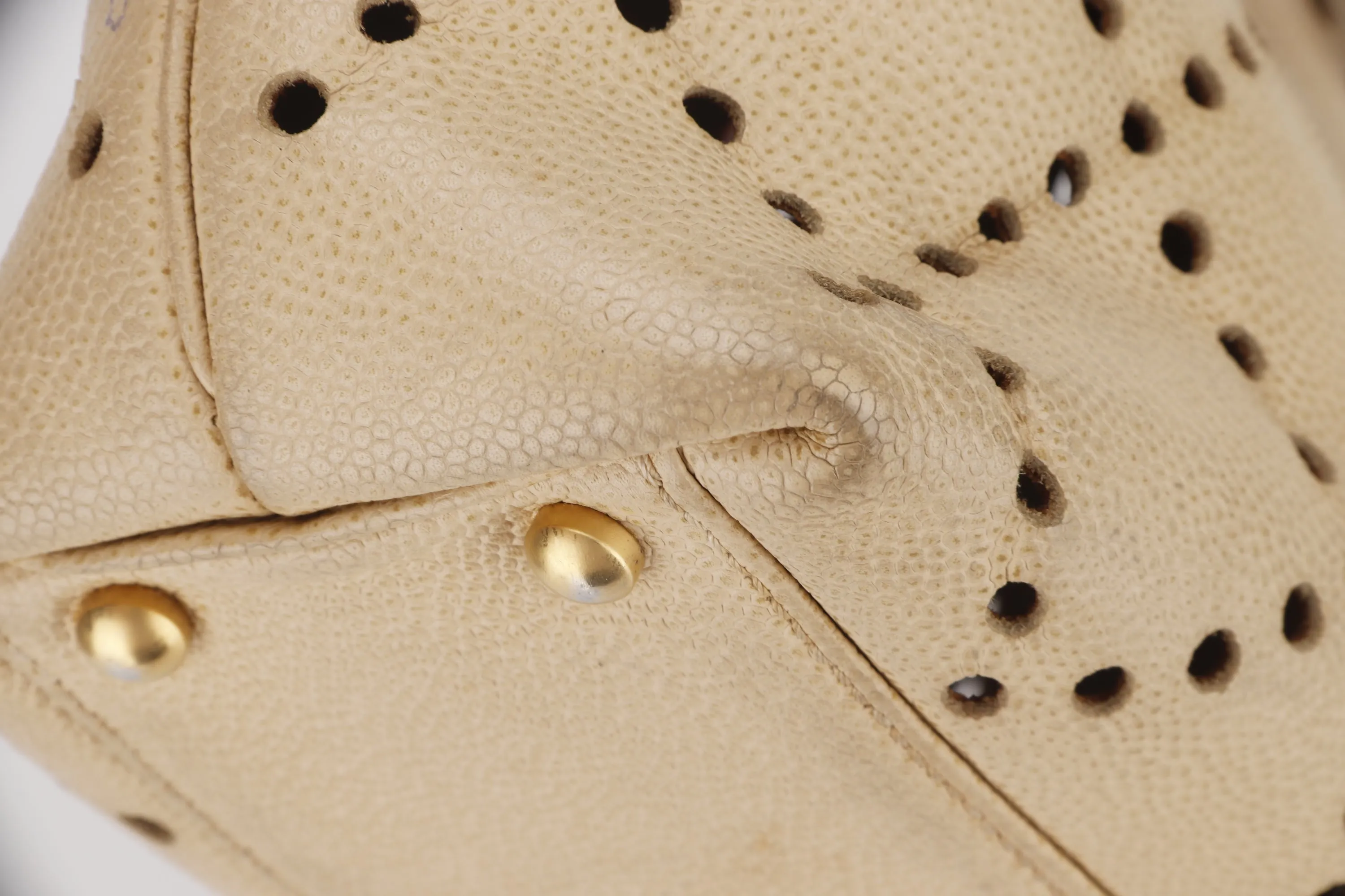 CHANEL TOTE BAG (875xxxx) BEIGE CAVIAR LEATHER, BROWN RESIN, GOLD HARDWARE, NO CARD & DUST COVER