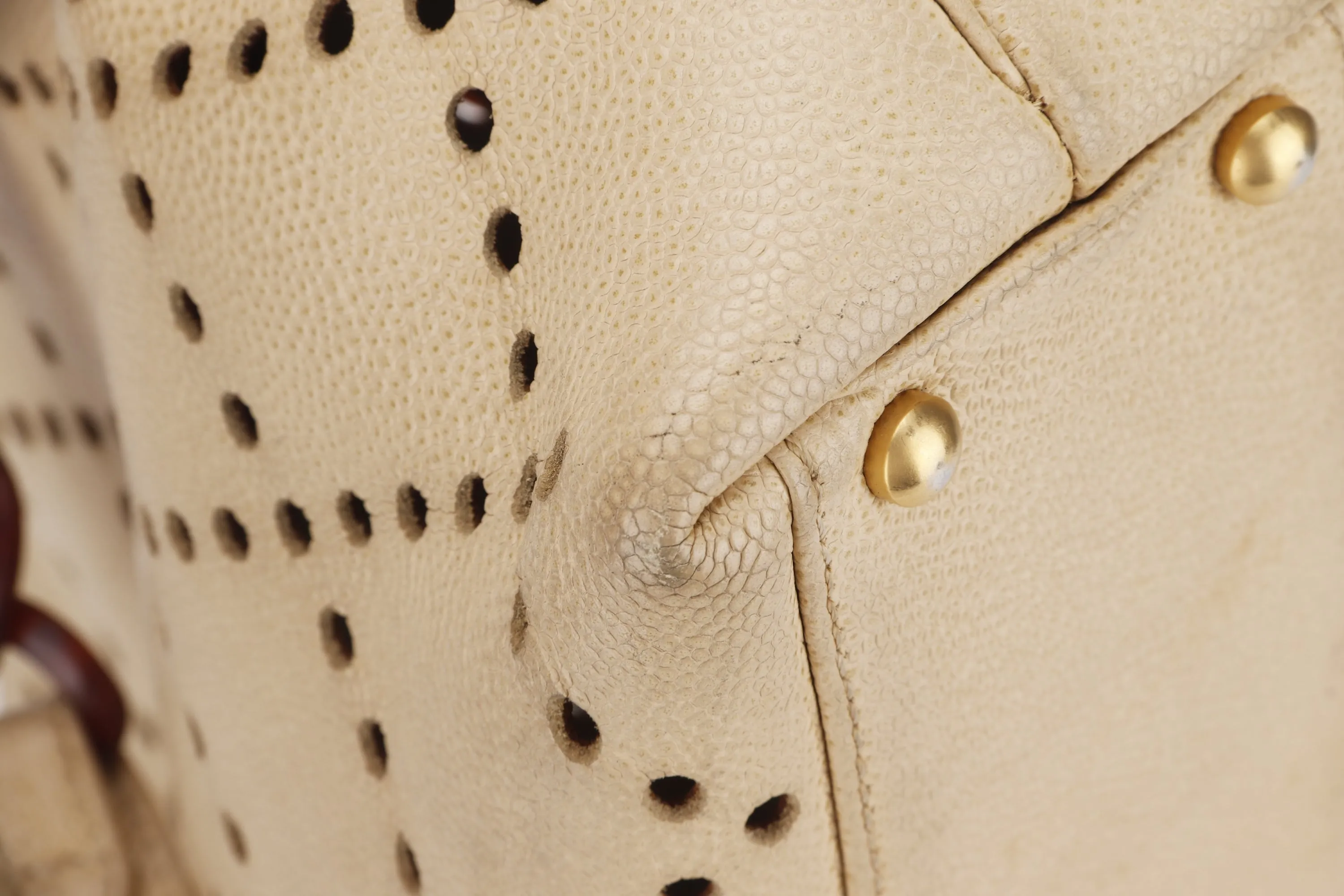 CHANEL TOTE BAG (875xxxx) BEIGE CAVIAR LEATHER, BROWN RESIN, GOLD HARDWARE, NO CARD & DUST COVER
