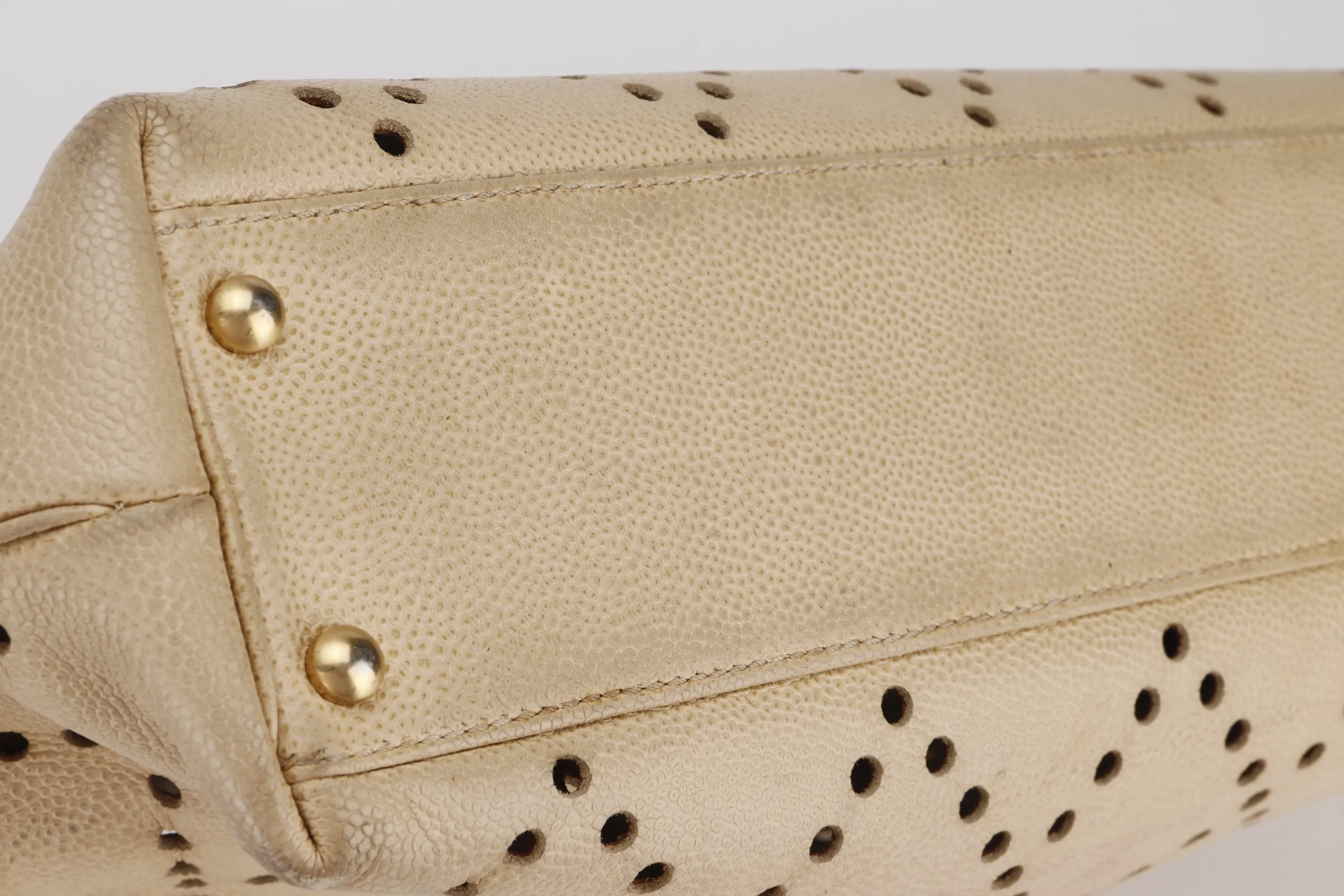 CHANEL TOTE BAG (875xxxx) BEIGE CAVIAR LEATHER, BROWN RESIN, GOLD HARDWARE, NO CARD & DUST COVER