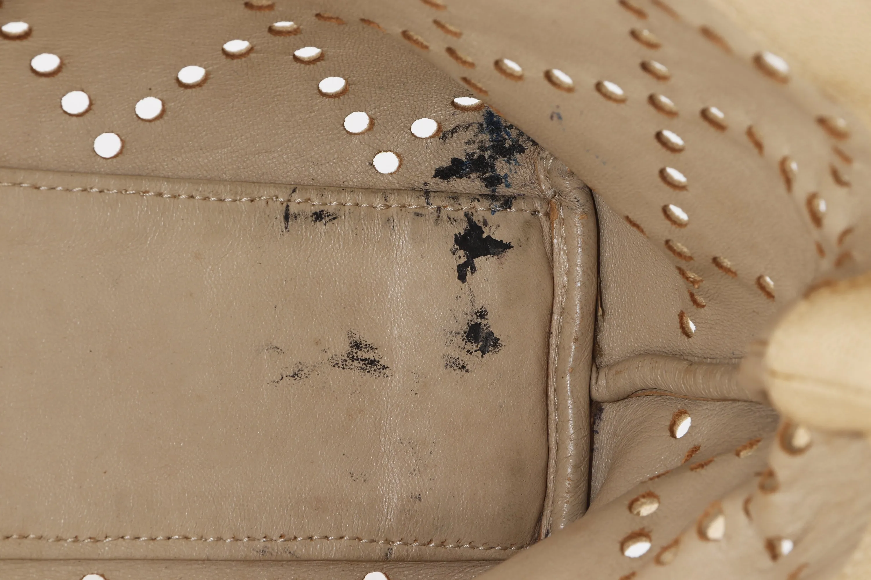 CHANEL TOTE BAG (875xxxx) BEIGE CAVIAR LEATHER, BROWN RESIN, GOLD HARDWARE, NO CARD & DUST COVER