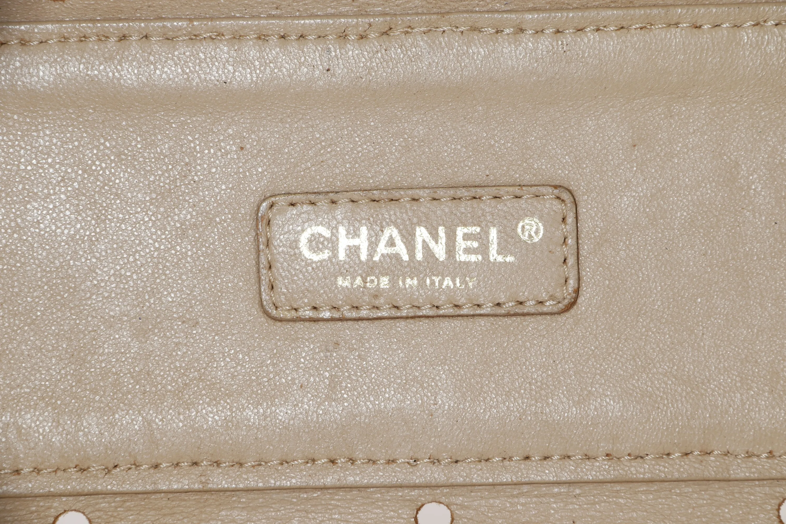 CHANEL TOTE BAG (875xxxx) BEIGE CAVIAR LEATHER, BROWN RESIN, GOLD HARDWARE, NO CARD & DUST COVER