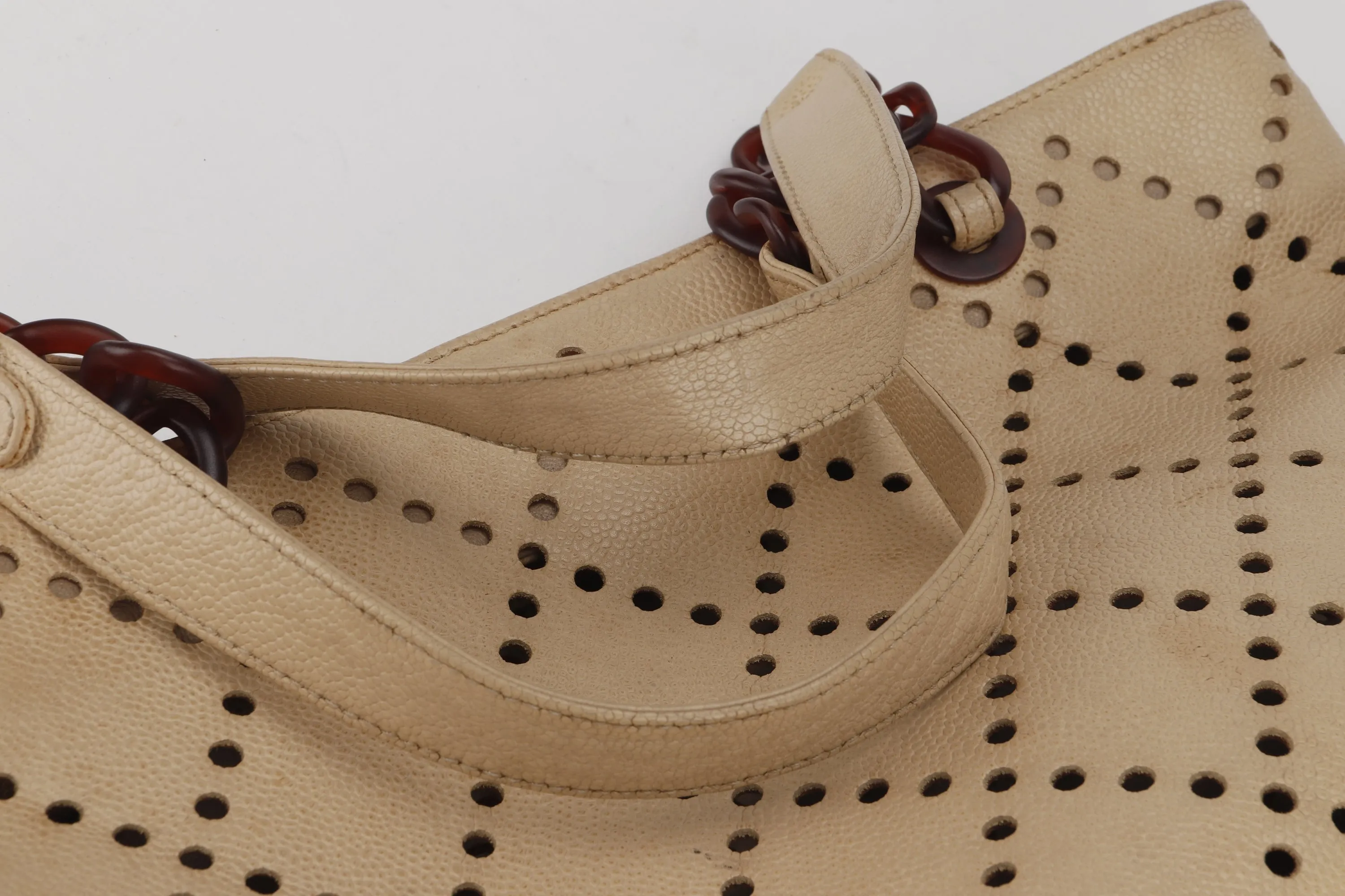 CHANEL TOTE BAG (875xxxx) BEIGE CAVIAR LEATHER, BROWN RESIN, GOLD HARDWARE, NO CARD & DUST COVER