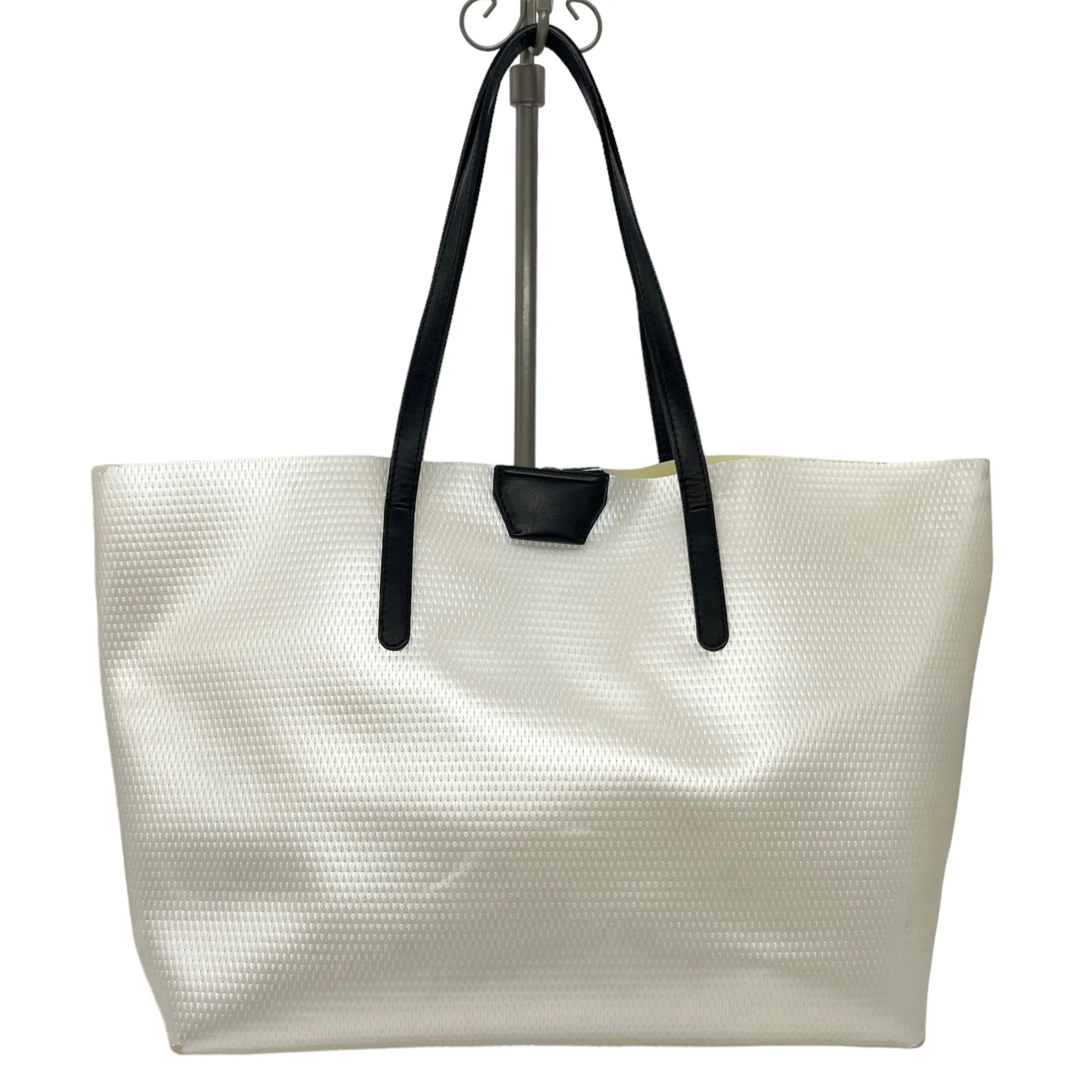 GUM by GIANNI CHIARINI DESIGN Tote with "Happy" Charm - White