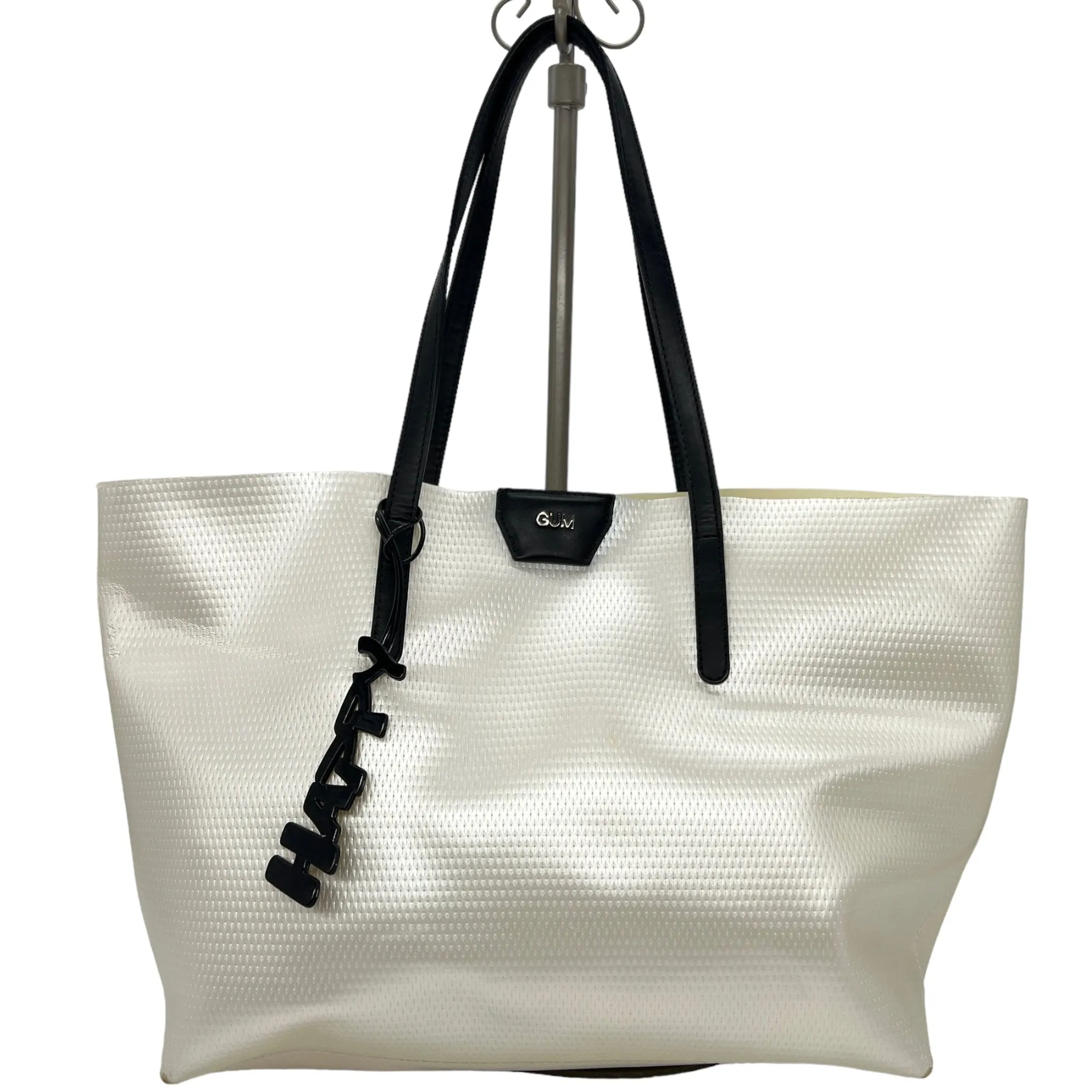 GUM by GIANNI CHIARINI DESIGN Tote with "Happy" Charm - White