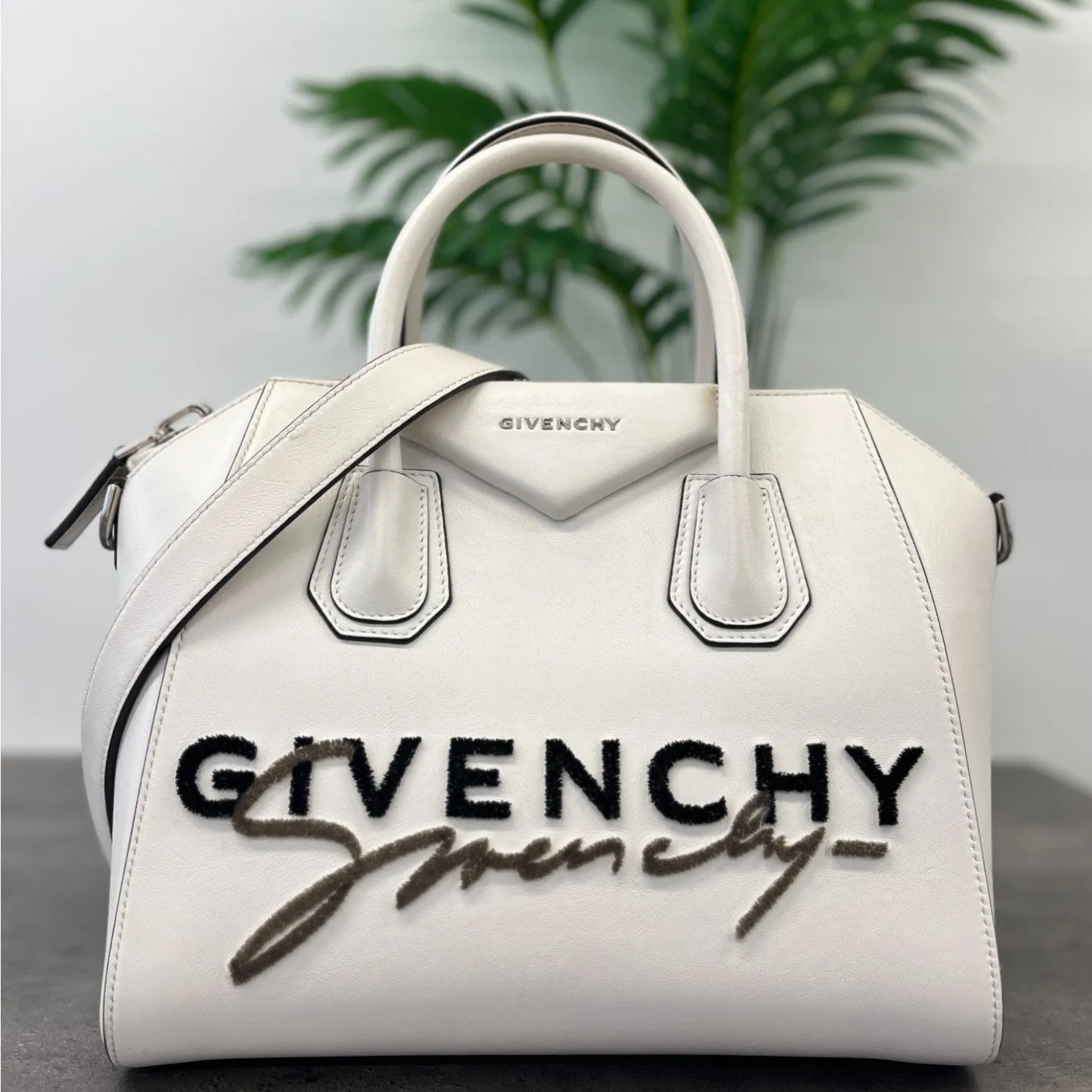 Women's Signature Antigona Handbag White
